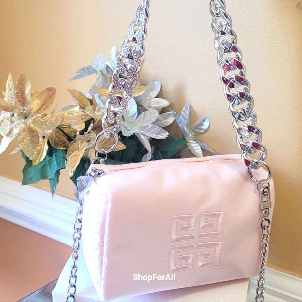 Givenchy - Picture 3 of 13